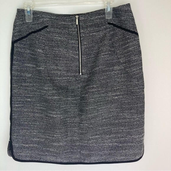 Vince Camuto women’s shirt black and white with cute black edging size 6! ECU! - Picture 2 of 7